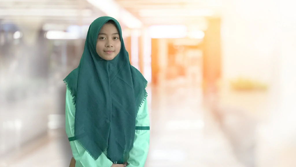 Fina Ilmiyah Amaliyah: Mengikuti Jejak Ibu Sebagai Guru