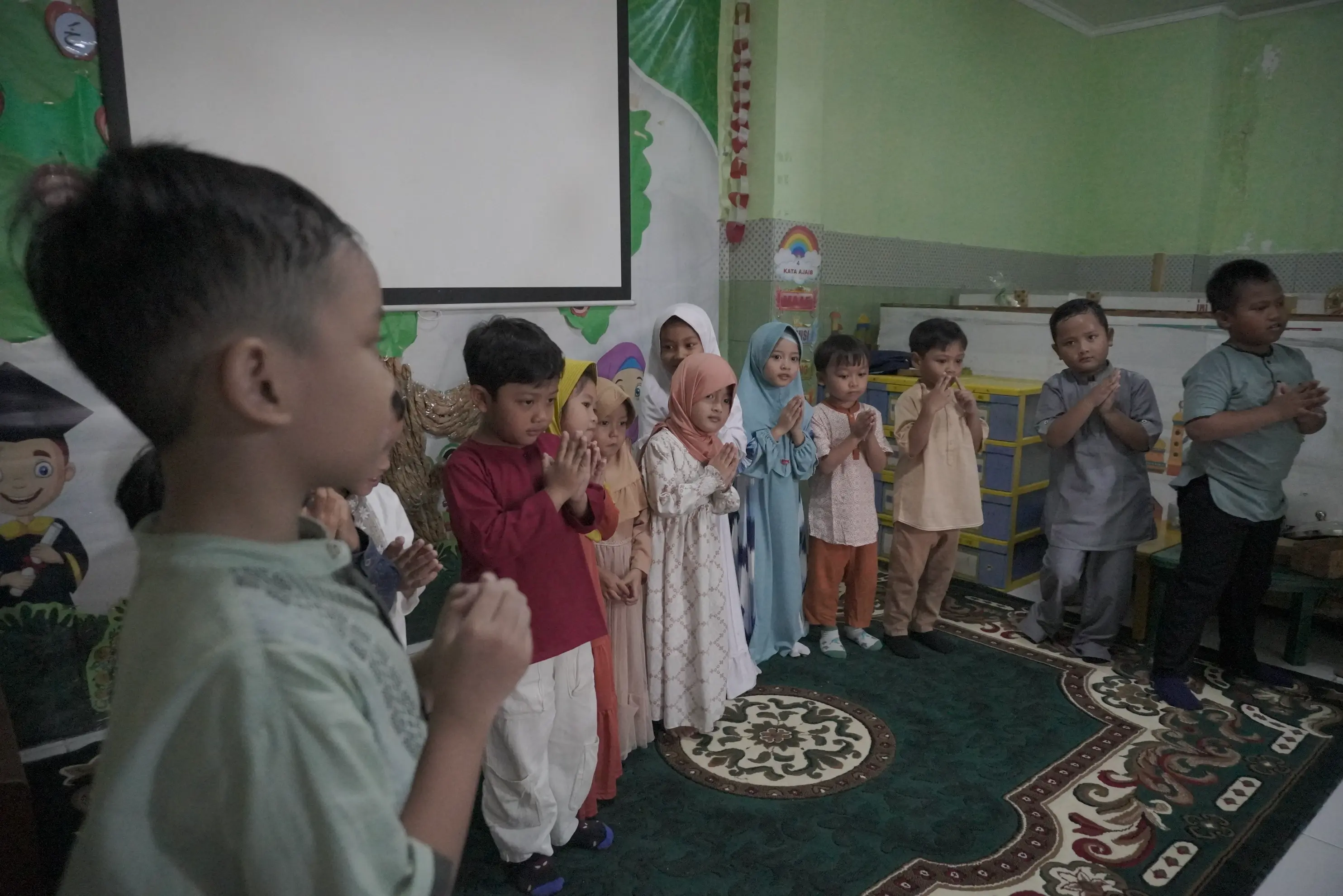 Peringatan Hari Ibu di KB TK Khadijah 3 Darmo Indah, Tanamkan Kepedulian Sejak Dini