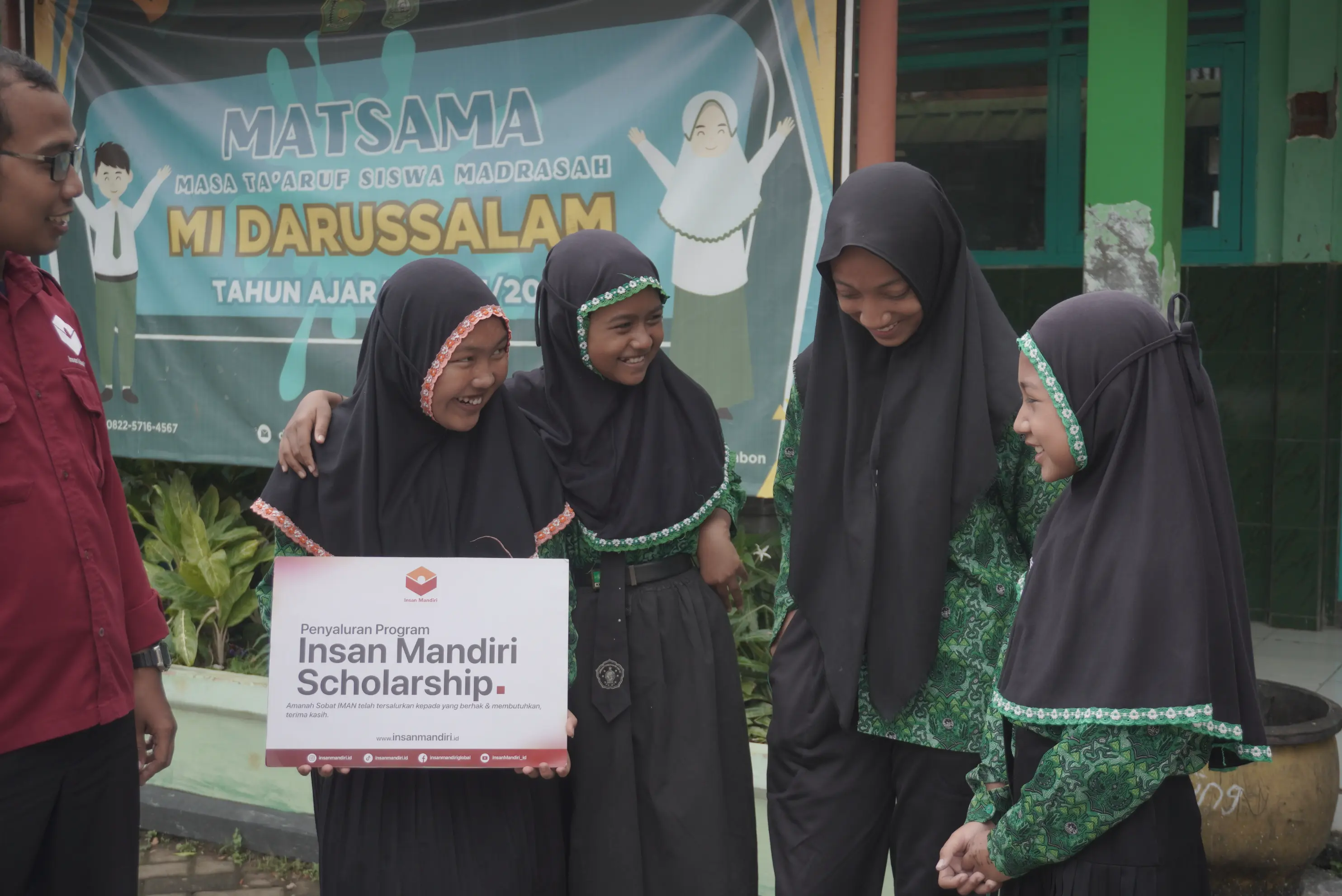 Dampingi Afrilia Jesica Putri, Yatim Piatu Berprestasi dari Krembung Sidoarjo