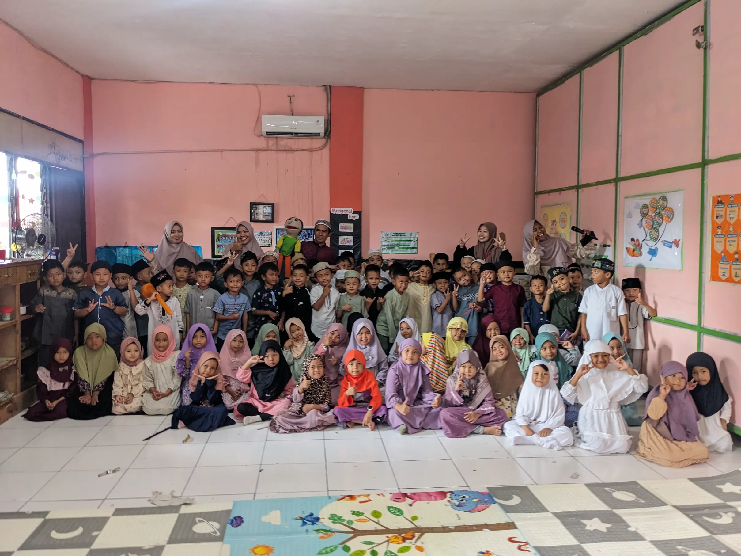 Peringati Isra Mi’raj di KB RA Baitul Muttaqien Hadirkan Edukasi dan Kepedulian Sosial