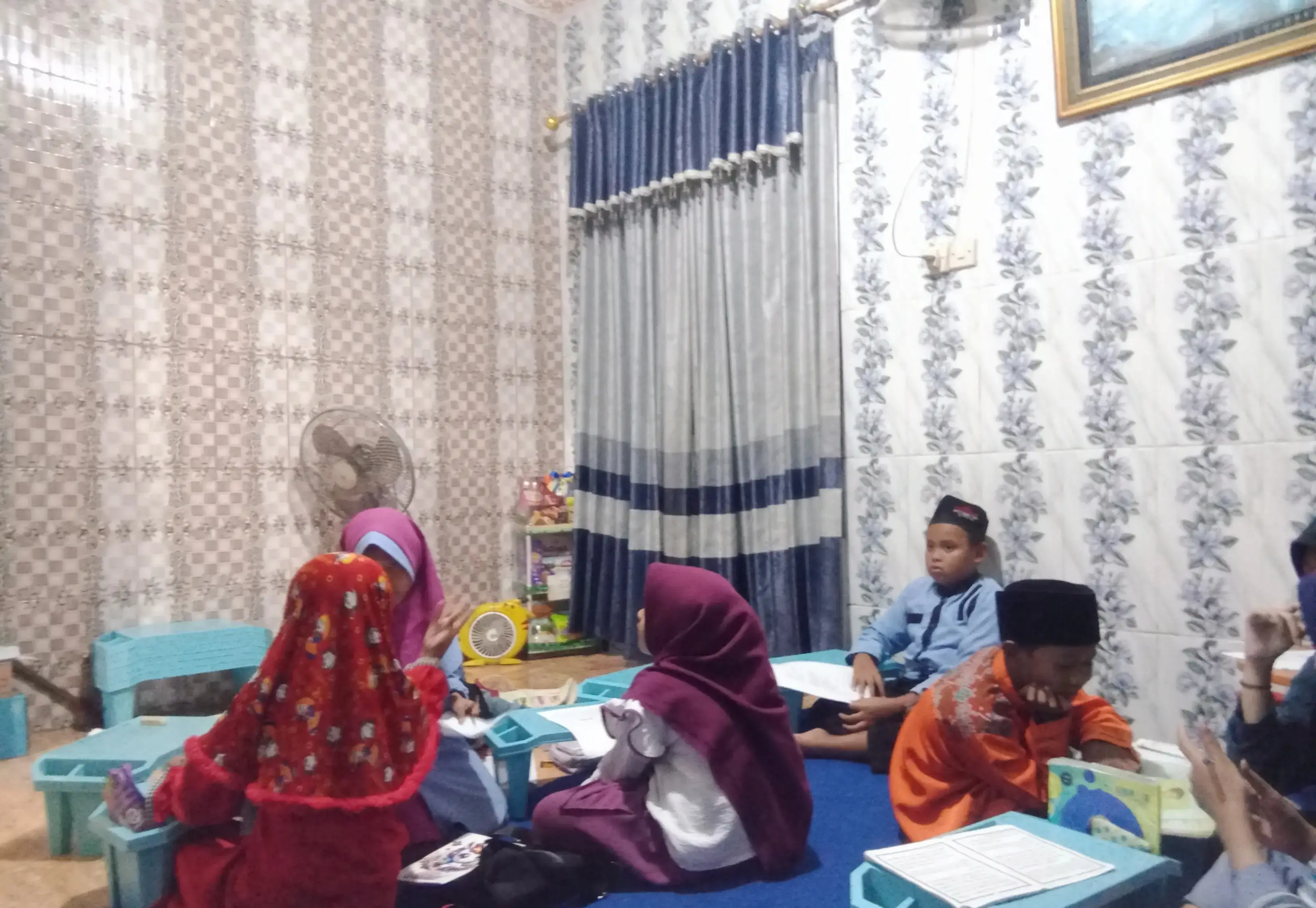 Hujan Deras Tak Menghalangi, Anak-Anak Rumah Belajar Prambon Tetap Semangat Mengaji